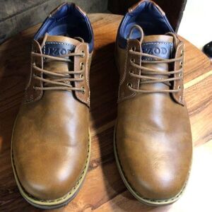 Izod, Sz 8 brown leather.   Inv 5049